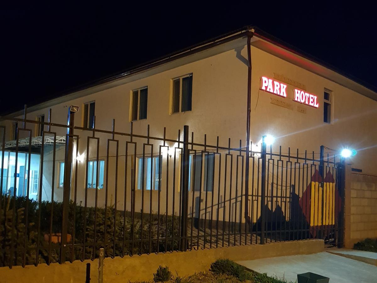 Park Hotel&Hostel Karakol Kültér fotó